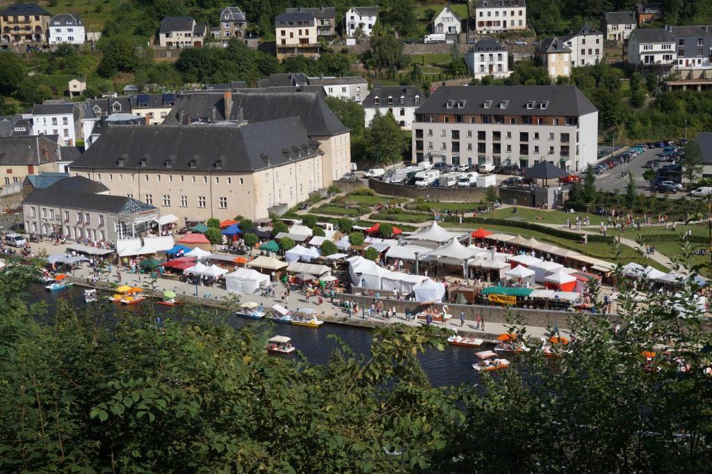 Gite La Gernelle Bouillon Kültér fotó